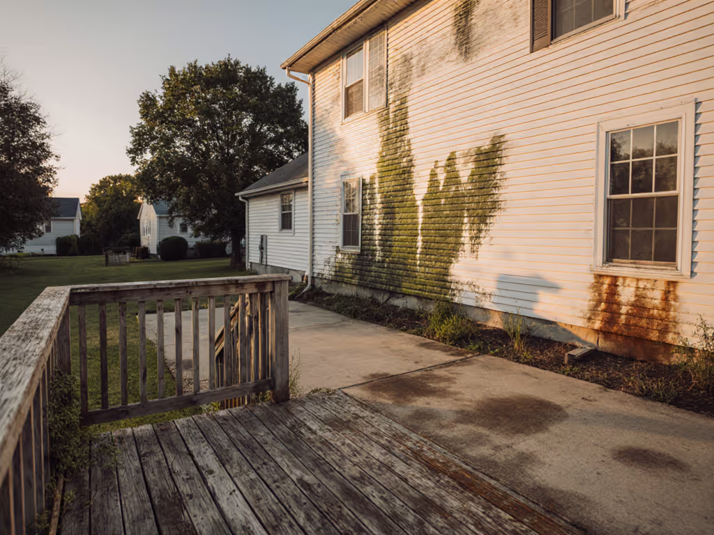 7 Pressure Washing Signs Your Home Can't Ignore